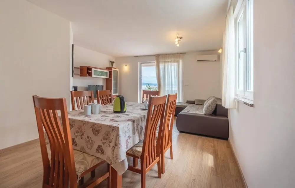 Amazing Home in Zdrelac With Wifi and 6 Bedrooms