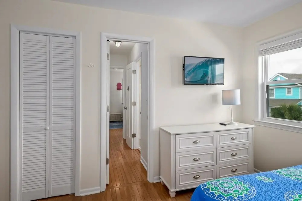 Dream Weaver 4 Bedroom Home by RedAwning