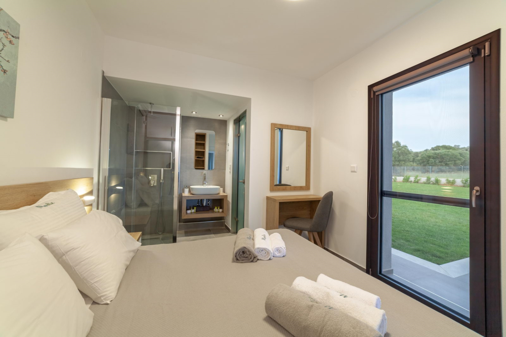 Merelia Luxury Villas - Olivia with Heated Pool