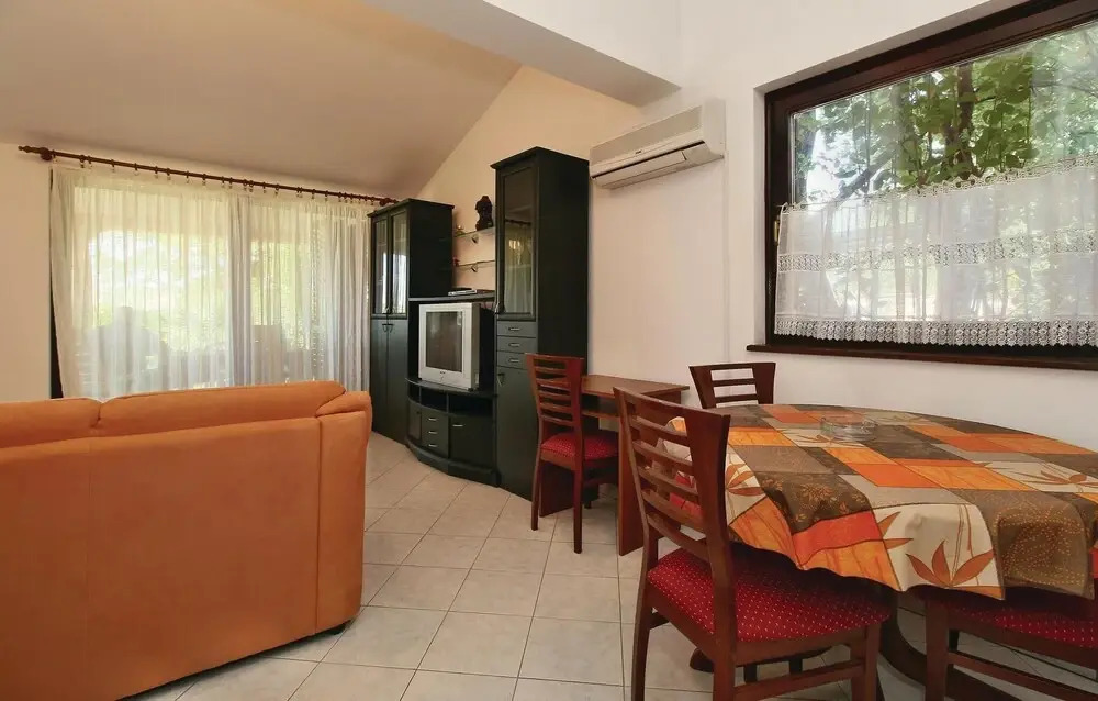 Awesome Home in Porec With Wifi and 2 Bedrooms