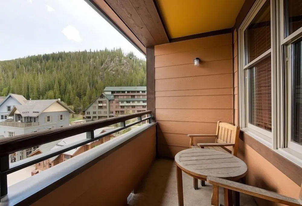 Mountain View Ski-In Ski-Out Condo - Zephyr Mountain Lodge Premium-Rated 2516