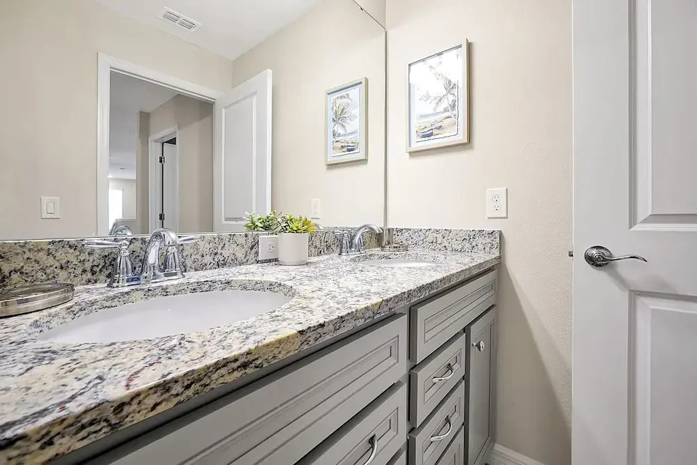 4273 Lana Avenue, 8beds