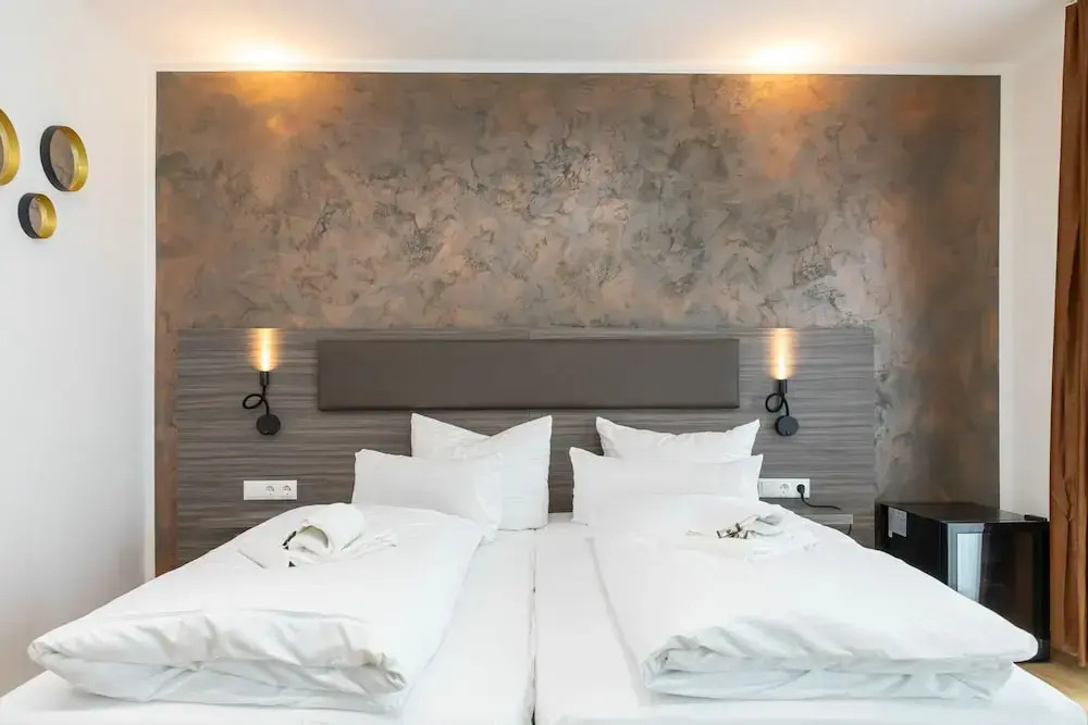 Central Hotel & Lounge Adult Only