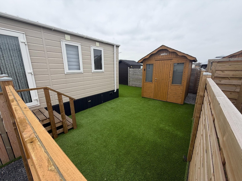 Mobile Home With Garden and Terrace