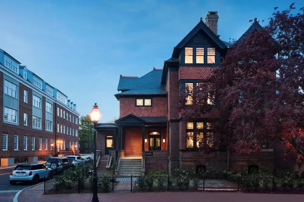 86 State Circle - Luxury Boutique Hotel