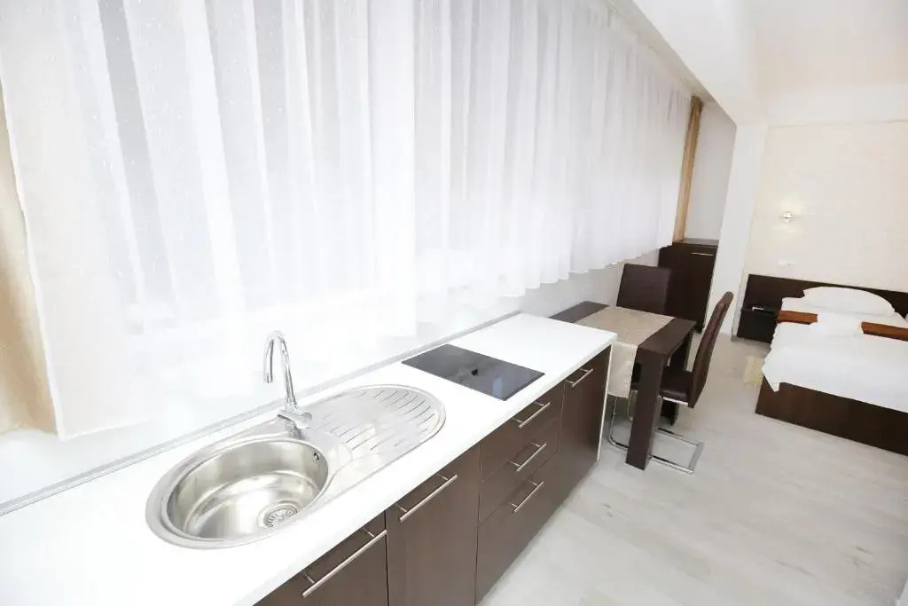 Deluxe MKC Apartments