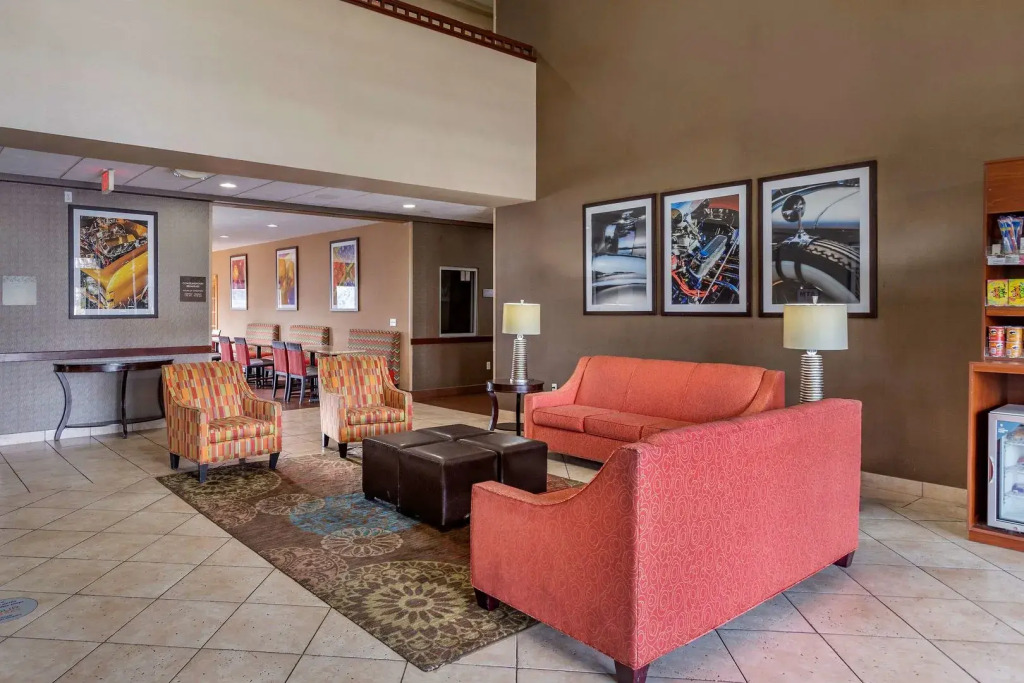 Holiday Inn Express & Suites Southfield - Detroit