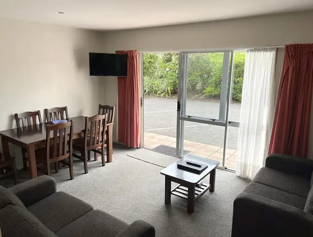 Jade Court Motel