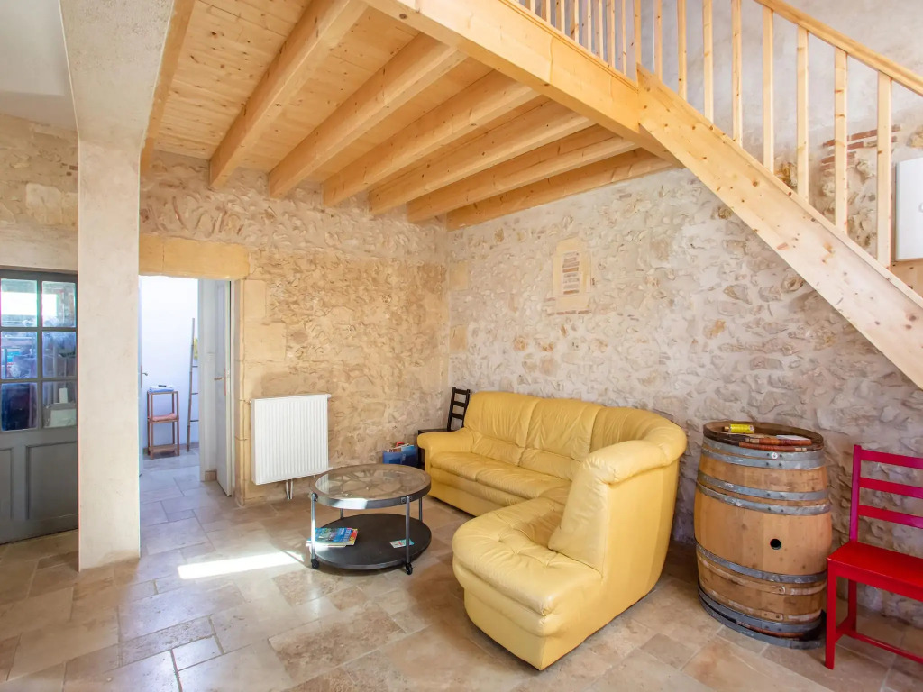 Cozy Bergerac Haven w Pool
