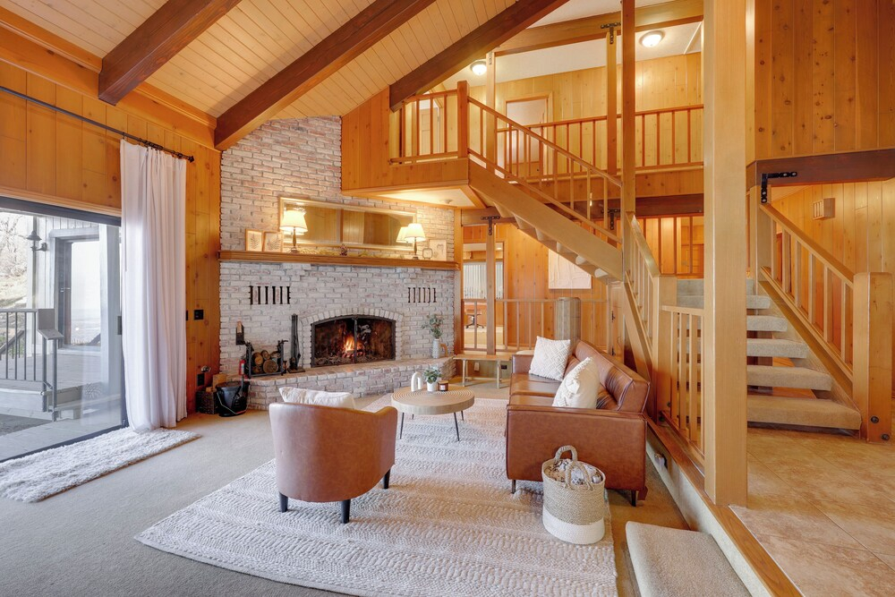 Mtn & Valley Views! Rimforest Lodge w/ Fireplace