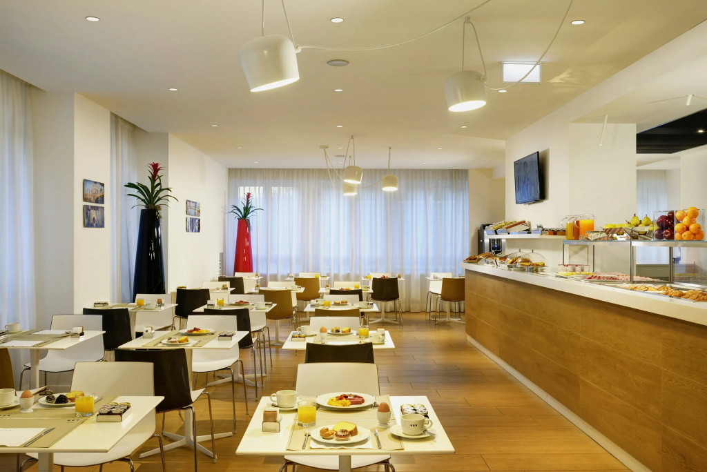 Отель Unahotels Century Milano