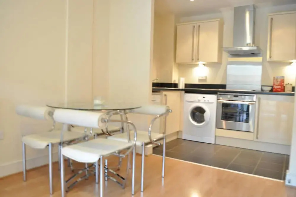 Modern Central 1 Bedroom Apartment