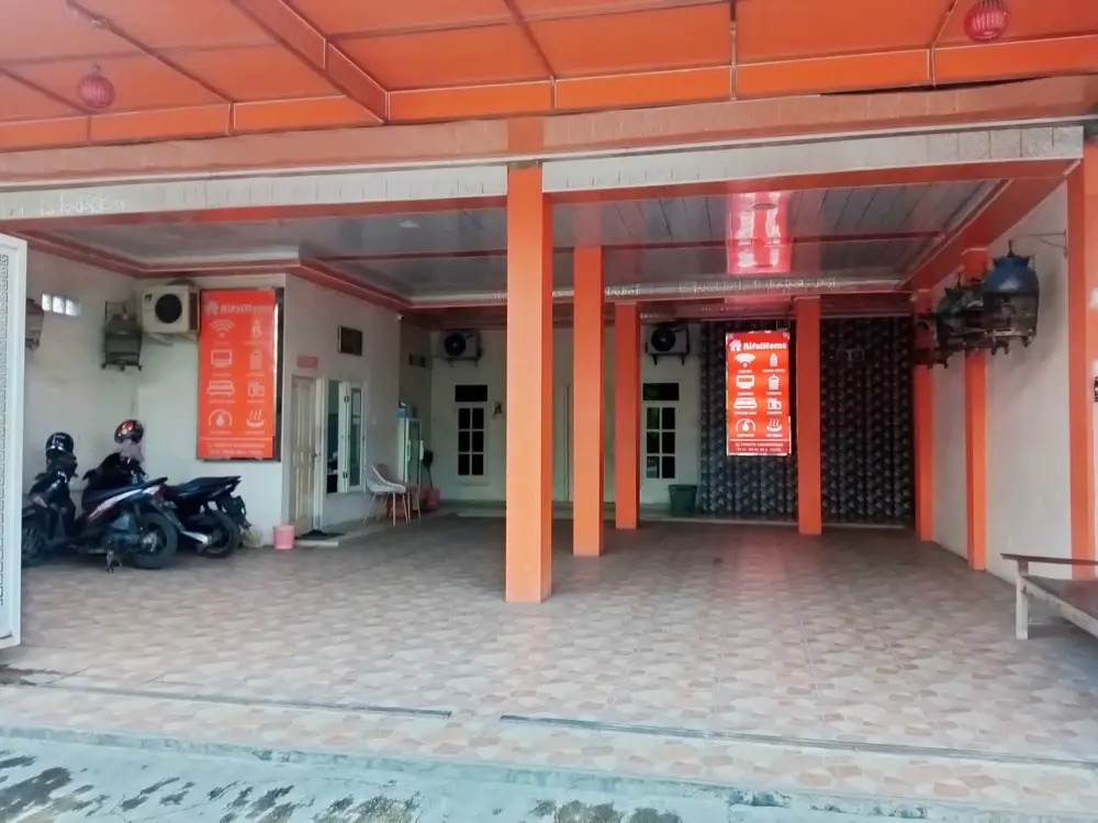 Urbanview Hotel Rifal Home Tegal