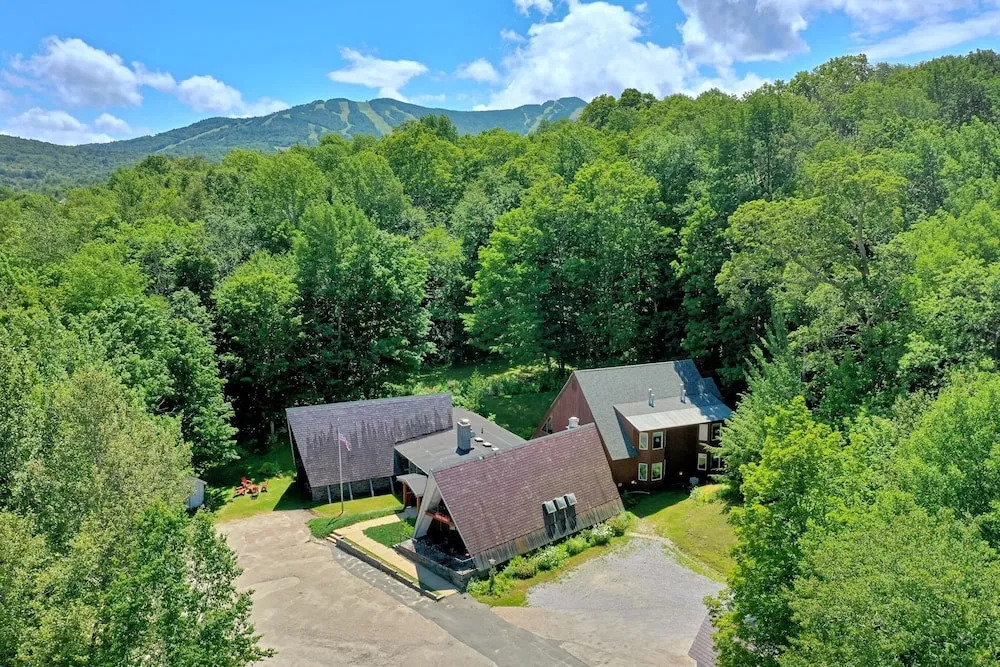 Rent An Inn! Takeover the Birch Ridge with your group, Mountain Lodge- 11 Rooms, Bar, Fireplace, 28ppl home