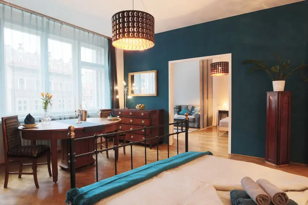 City Center Apartment for 7 people walking distance to Old Town by easyBNB
