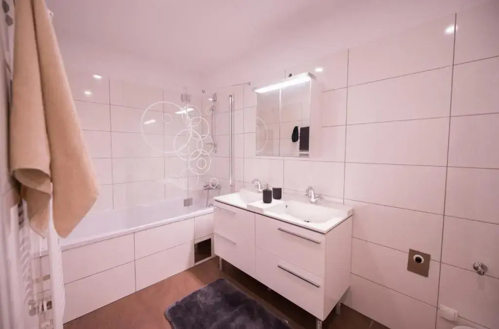 Sunny & cozy Penthouse with Balcony DG3