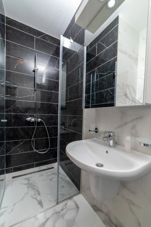 Spacious Modern New 48 m2 flat + free parking