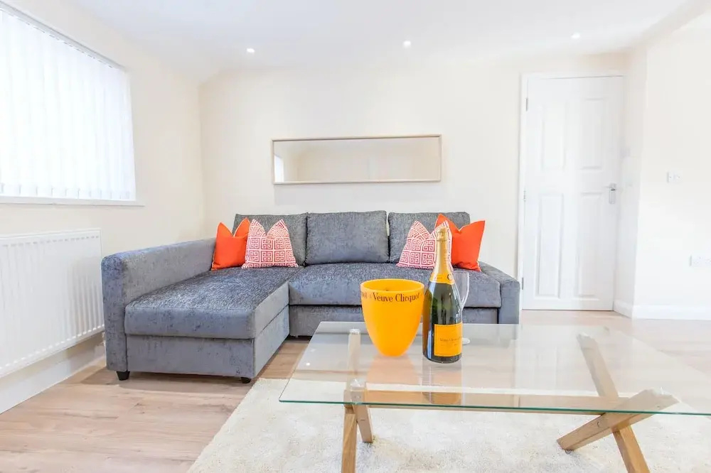 Spacious Comfortable 2 Bed Apartments in Oxford, Free Parking, OX2 Easy Access to City Centre & Hospitals