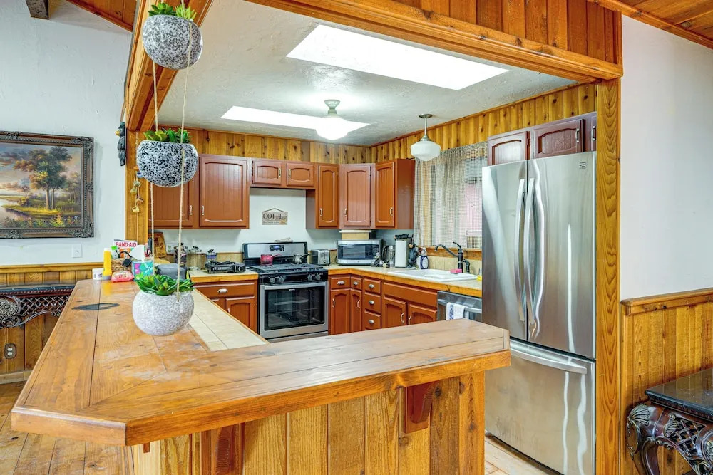 Private Sauna & Mtn-view Deck! Kern County Home