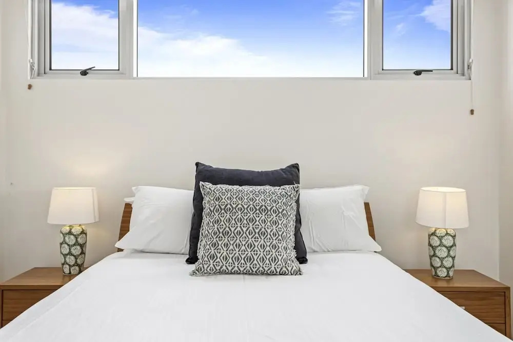 High-floor 2-bed CBD Unit With Views & Amenities
