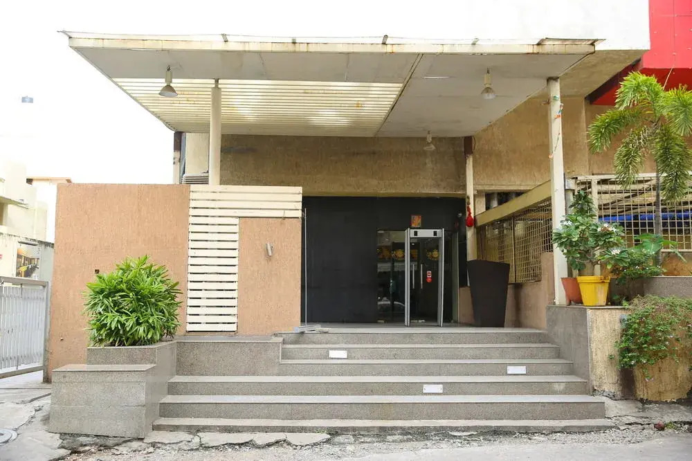 OYO 9960 Kubeera Palace
