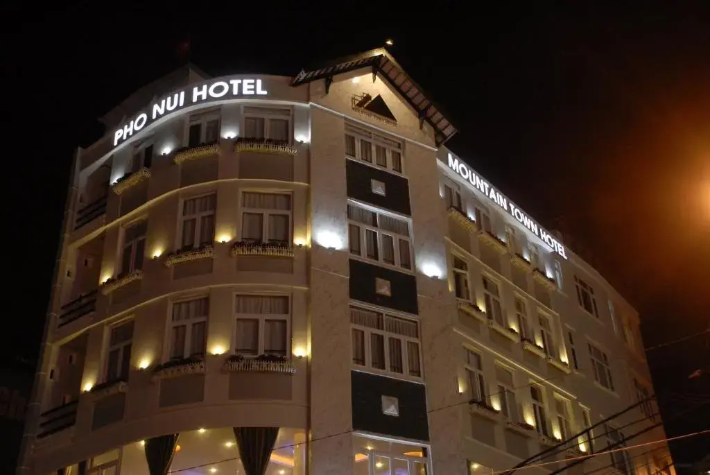 MOUNTIAN TOWN Hotel