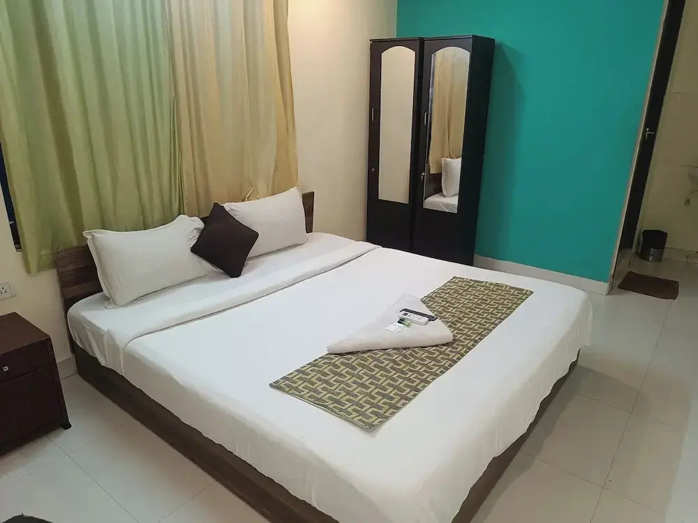 Green Tree Hotel-Near VFS Global and Ramee Mall