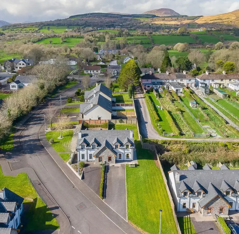 2 Bedroom Home in Kenmare With sea Views to Sleep 4