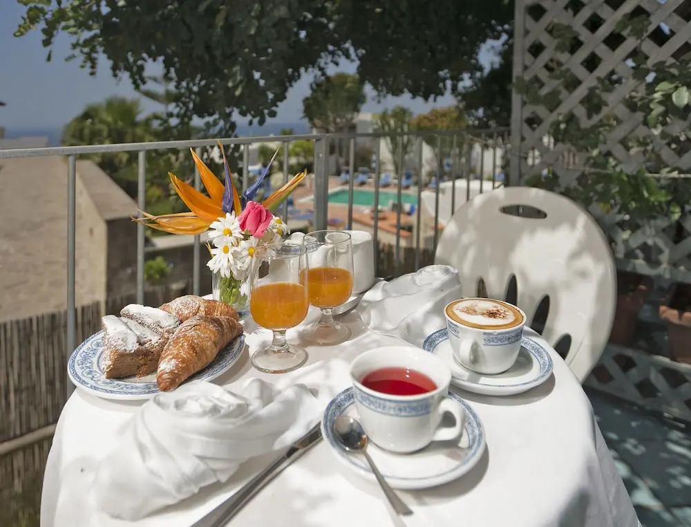 Ischia, With a Breathtaking View, in the Bay of Citara for 7 Persons