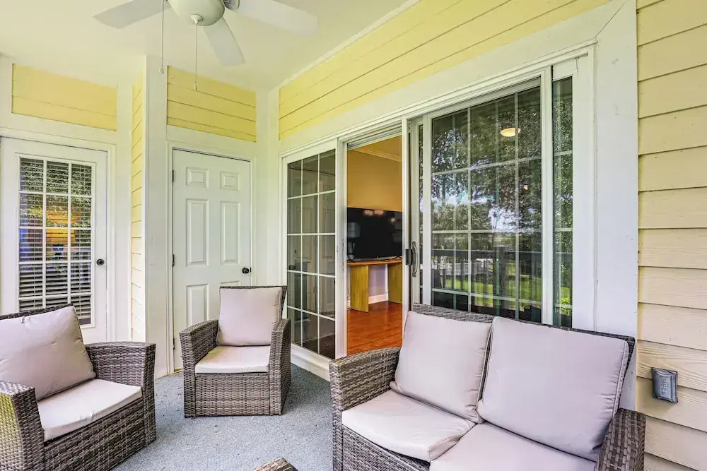 Myrtle Beach Condo w/ Pool: 7 Mi to Downtown!