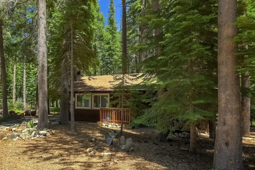 Coziness Cabin - Cute Little Cabin in the Tahoe Woods!