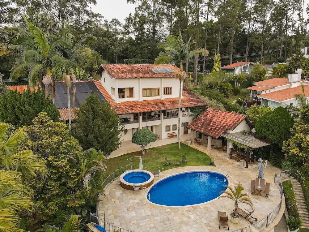 Casa de alto padrão com lazer completo na Granja Viana