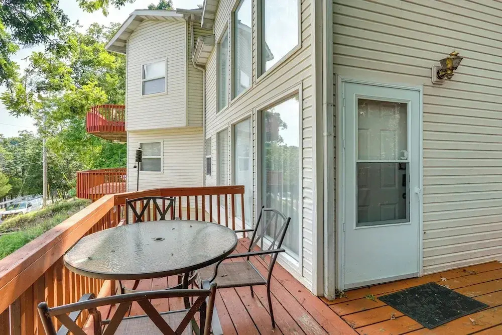Pet-friendly Lake of the Ozarks Gem!