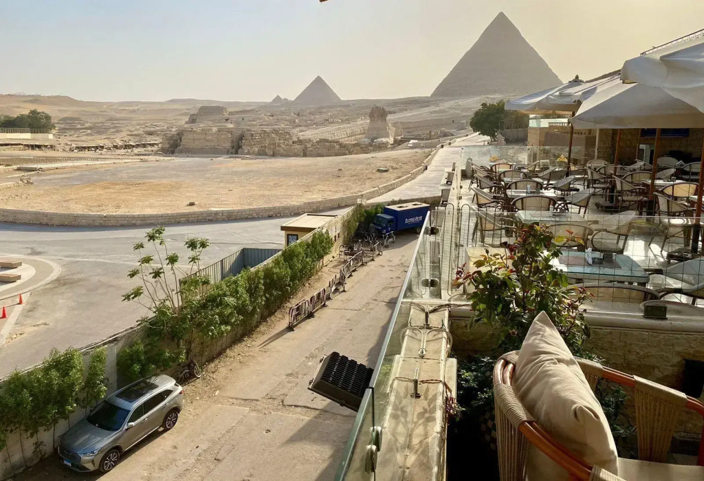 3 Pyramids View Inn