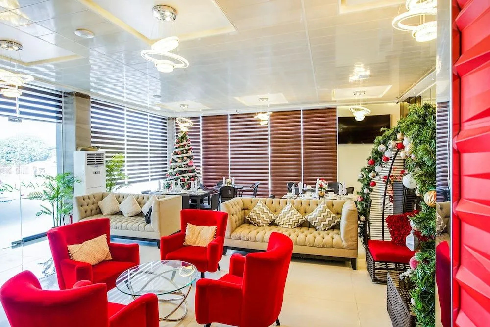 OYO 489 Casa Mia Hotel Suites
