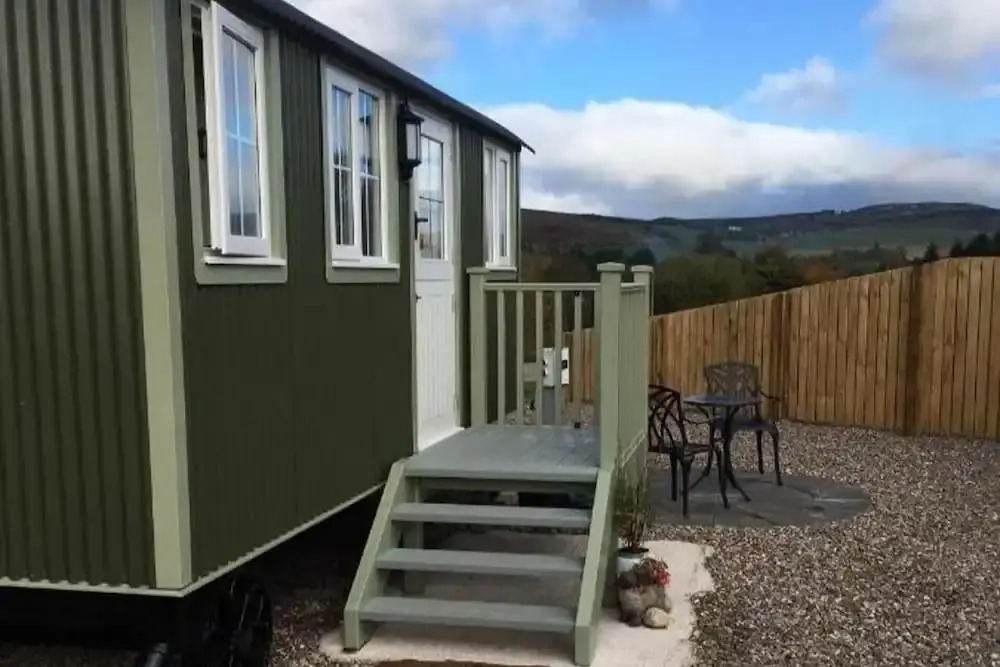1B Deluxe Cabin - Free Parking, King-size Bed