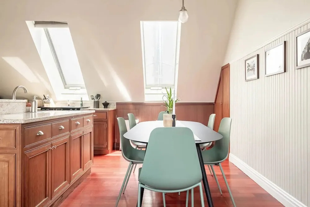 Lofty Bright Greenwich Getaway w Private Rooftop