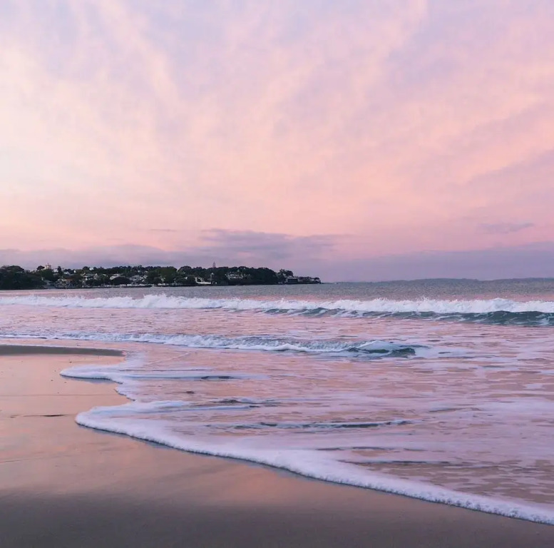 Fantail 2 Bedroom Unit walk to Beach & Park