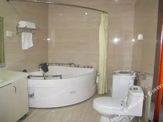 Huaqiao Hotel