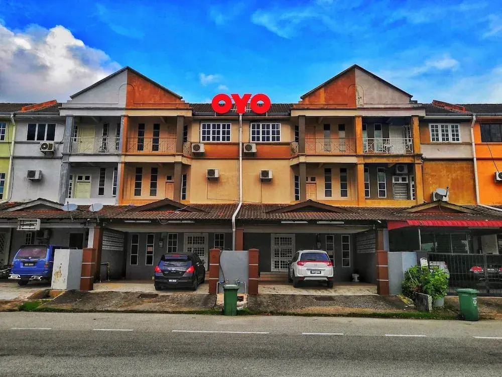 OYO 90363 Nyamanya Inn