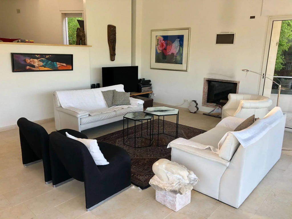Plushy Villa with Private Pool and Sea Views in La Croix-Valmer