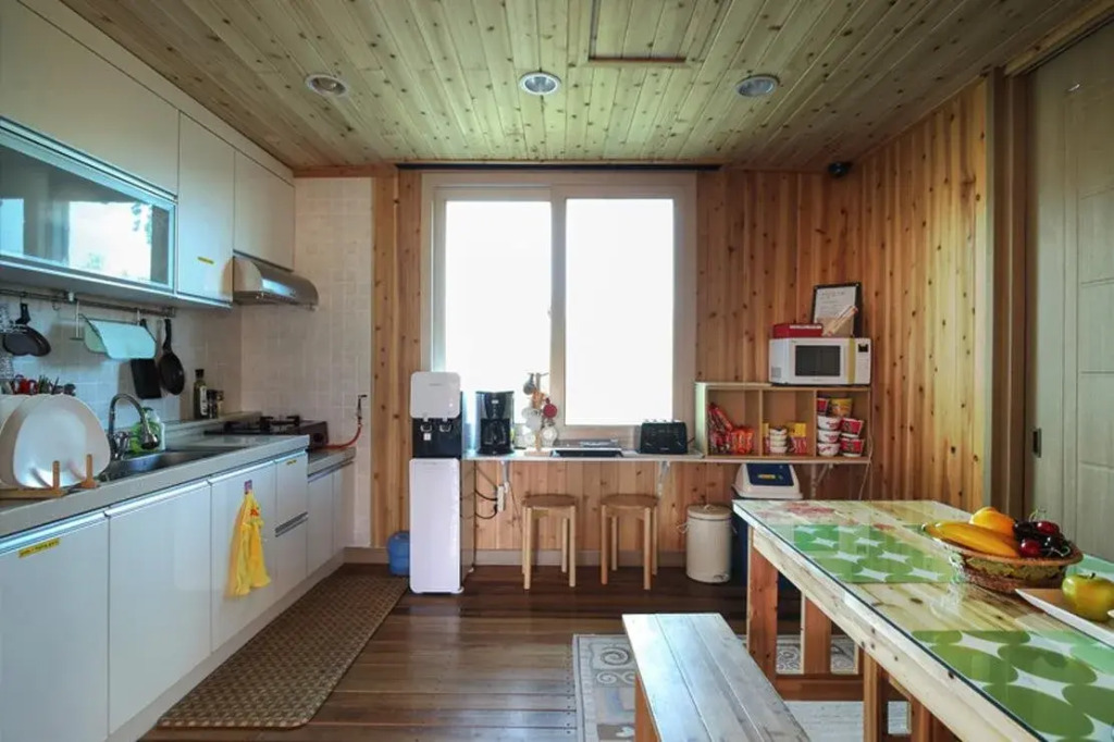 A-rock Guesthouse - Hostel