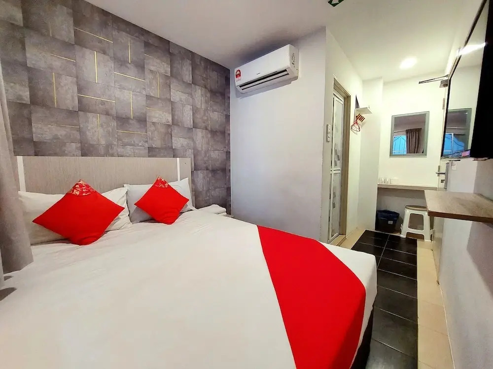 Oyo 44108 Good 2 Stay Hotel
