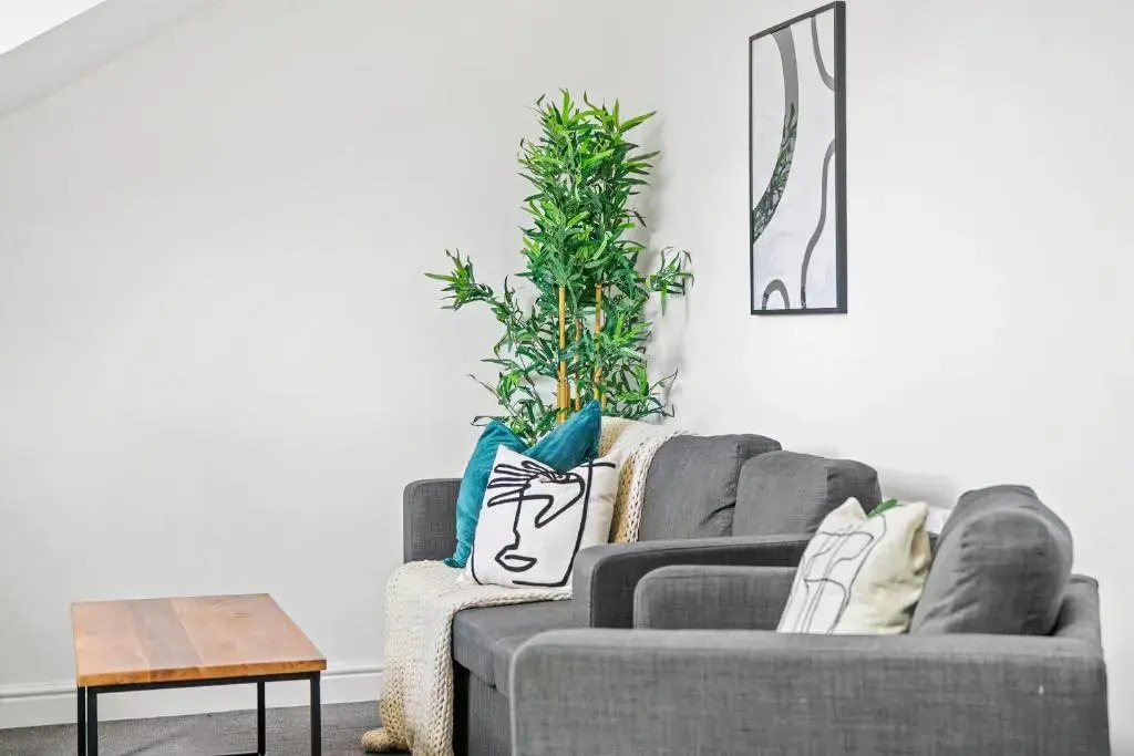 6 Sarah House by Truestays - 2 Bedroom Apartment - FREE Wifi & Parking