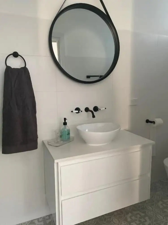 Golf Course & Beach Stay Self-contained Guest House
