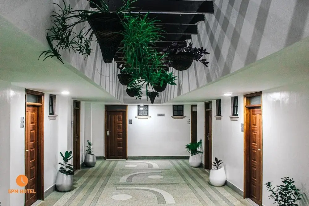 5 PM Hotel