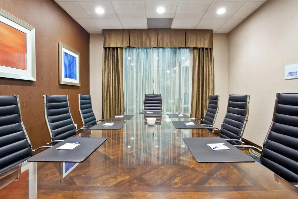 Comfort Inn & Suites Near Lake Lanier