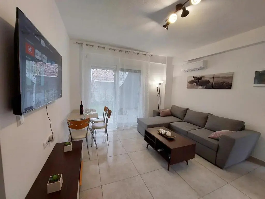 Ofrynio Luxury Apartment & Pool