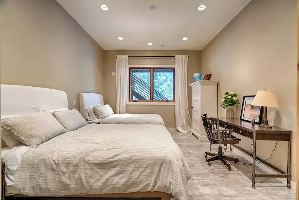 The Chic Cabin Apartment
