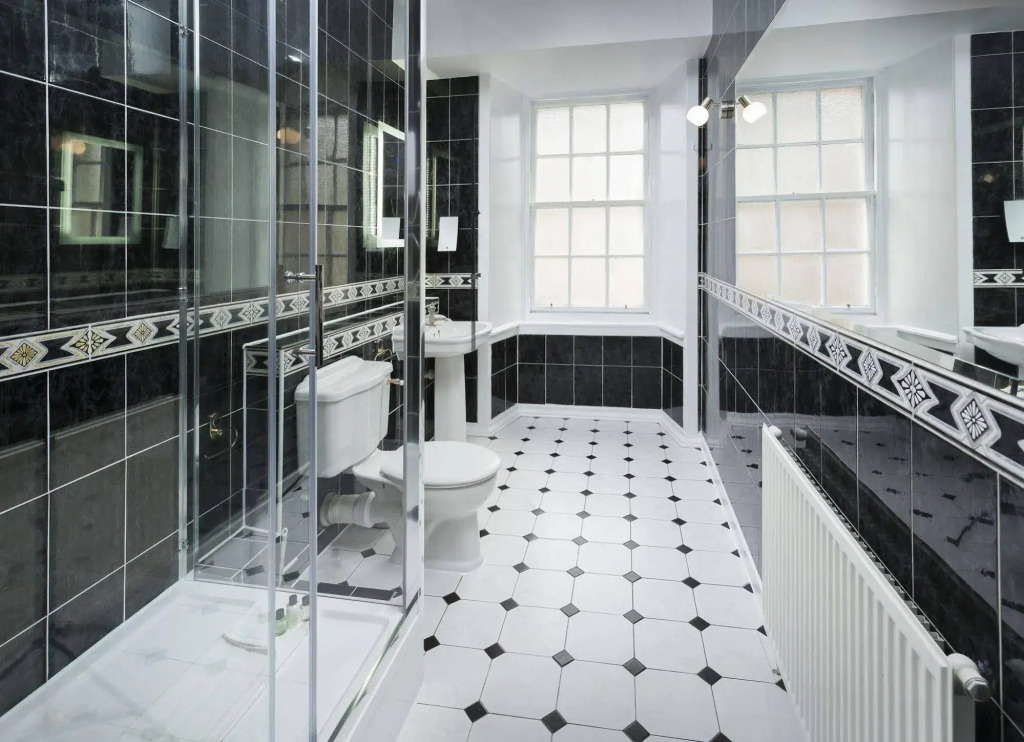 Royal Mile Apartments by Joivy